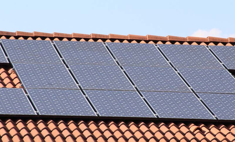 Photovoltaik-Anlage auf einem Hausdach